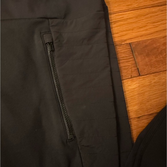 Athleta black fleece lined leggings with zippered pockets. Women’s size Large - Picture 3 of 4